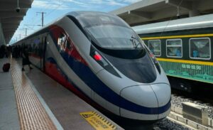 D887 train from Kunming South to Vientiane making a stop at Xishuangbanna Station