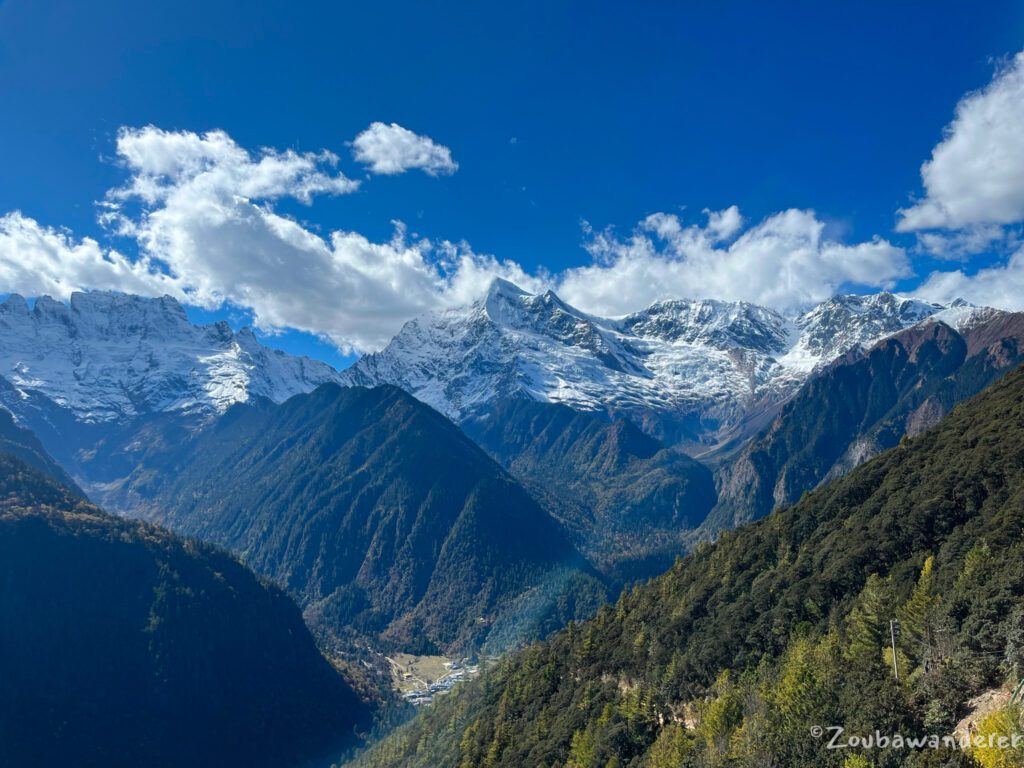 Hiking from Xidang to Yubeng Village, after Nanzheng Col nearing Yubeng Village 南争垭口后