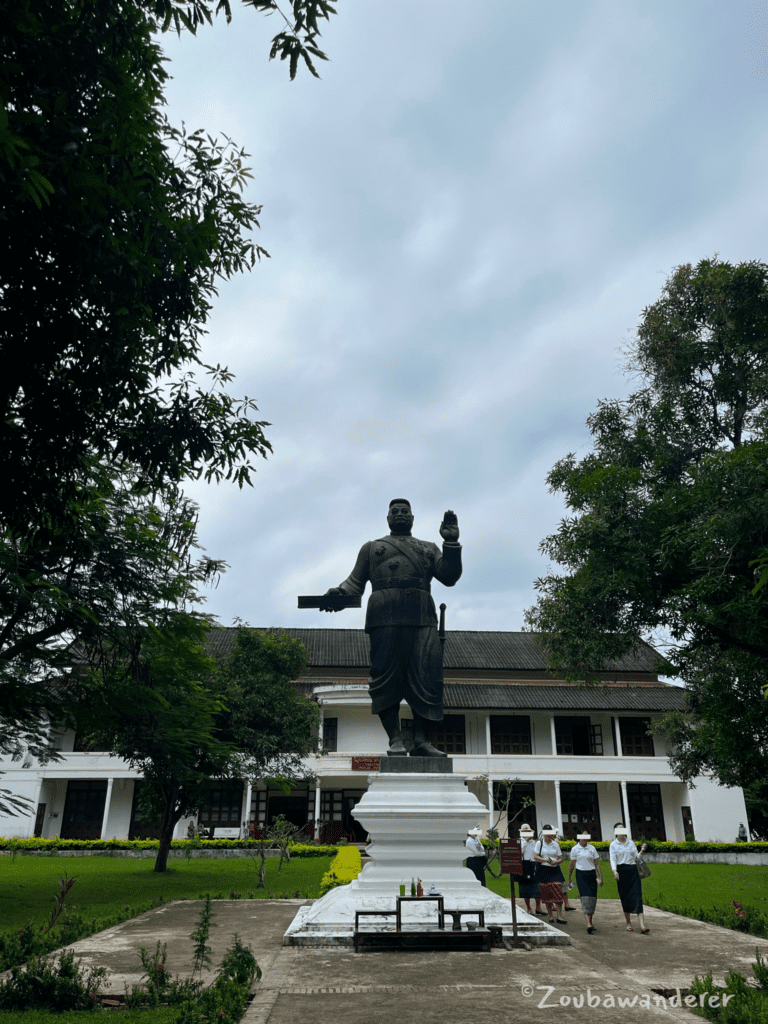 Statue of King Sisavang Vong